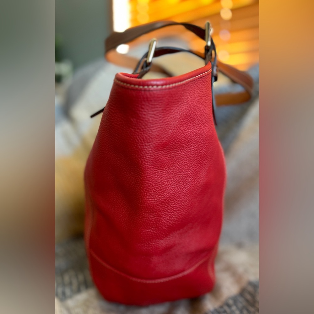 Dooney & Bourke Red Leather Hobo w/Brown Trim EXCELLENT RARELY USED CONDITION - Picture 3 of 13